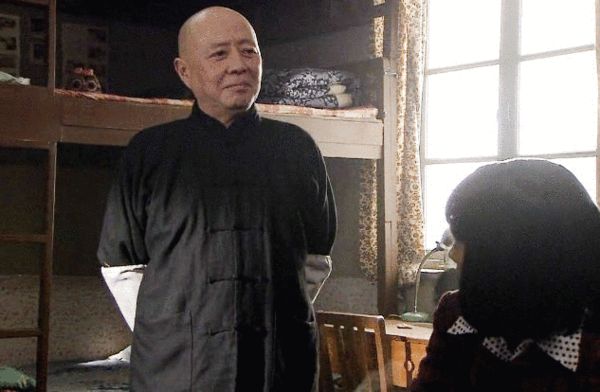 人是铁饭是钢剧情介绍
